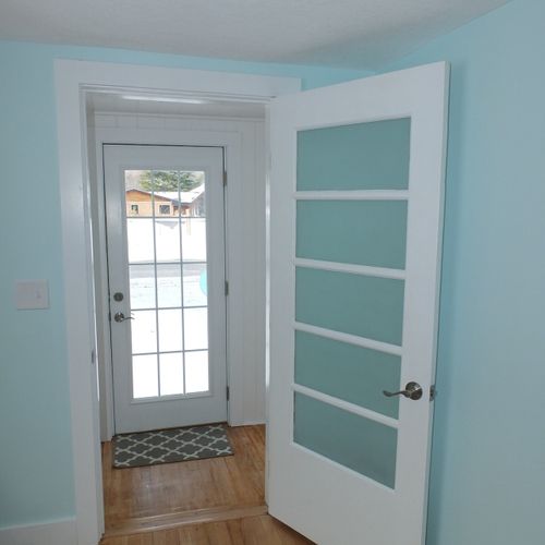 Front foyer:  the cottage has a front foyer that is just inside the front door. Works great for storing shoes, clothing, and outdoor gear!