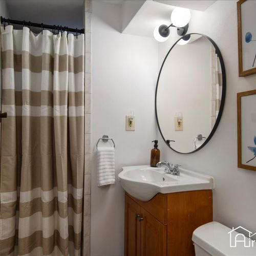 With 3 bathrooms, there is plenty of space for the whole group to get ready without overlap.