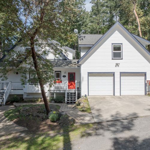 Easy access to the house from the parking area