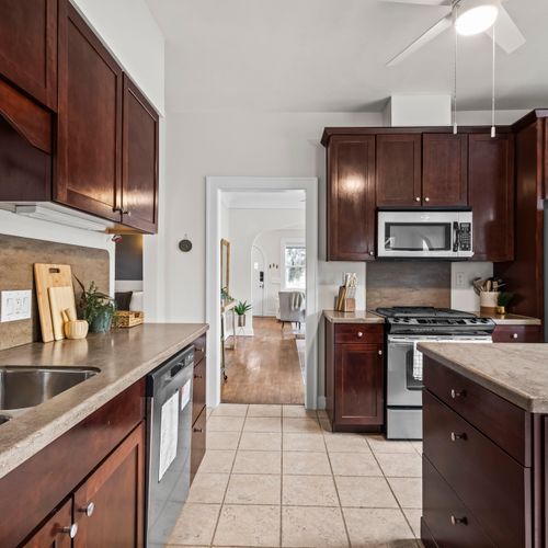Fully equipped kitchen with all the essentials.