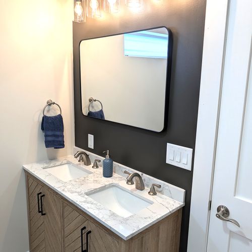 BATHROOM #1 (MAIN FLOOR):  This is a beautiful private ensuite full bathroom for Bedroom #1.