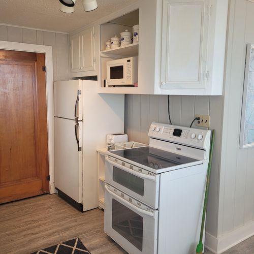 Beach house - kitchen:  full kitchen, but there is no dishwasher.