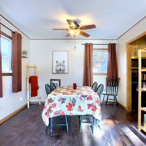 This dining room has plenty of room for enjoying meals before or after a day of adventuring!