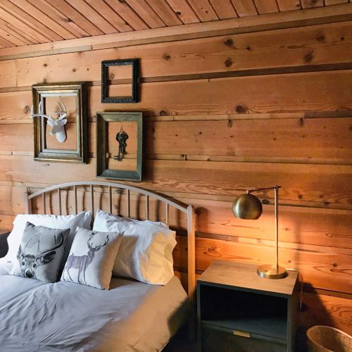 Guest bedroom with Queen Bed