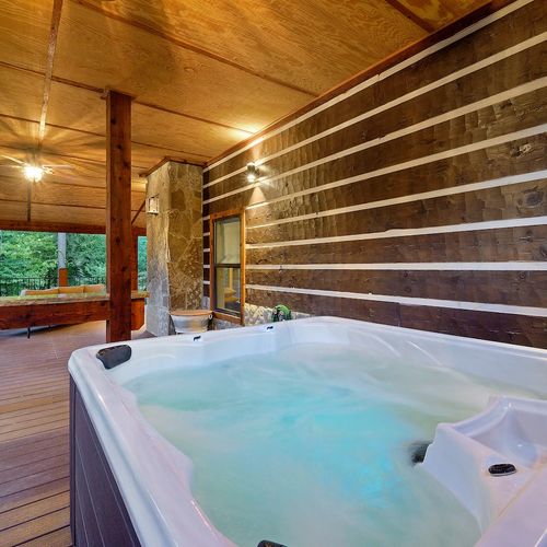 6-person hot tub!