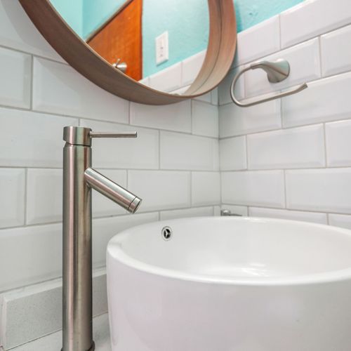 A clean and modern design ensures a pleasant and functional space.