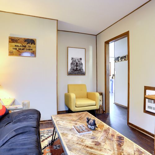 Cozy and welcoming! Ideal for late-night laughs or slow morning starts.