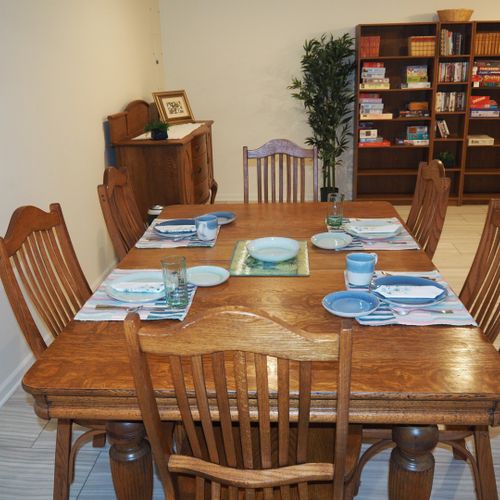 Dining area:  convenient dining area next to the kitchen with seating for 6 adults.
