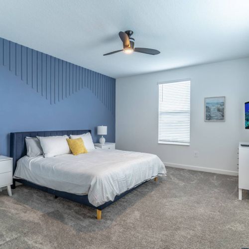 Guest Room Enjoy Your Favorite Movies and TV Shows with the Included Roku Smart TV