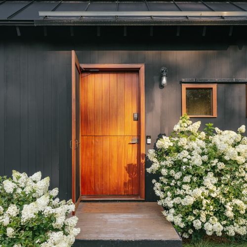 Beautiful entrance into the main house