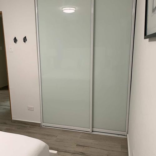 Ample Storage Space: Unpack and settle in comfortably with our spacious and modern wardrobe, perfect for all your belongings.