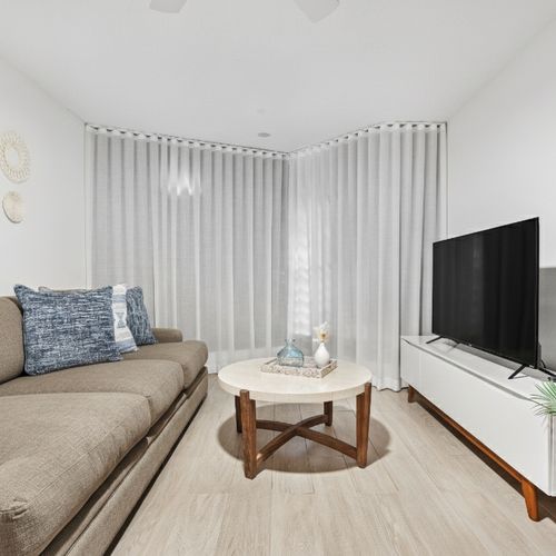 Your relaxation oasis! Bright light and elegant touches.