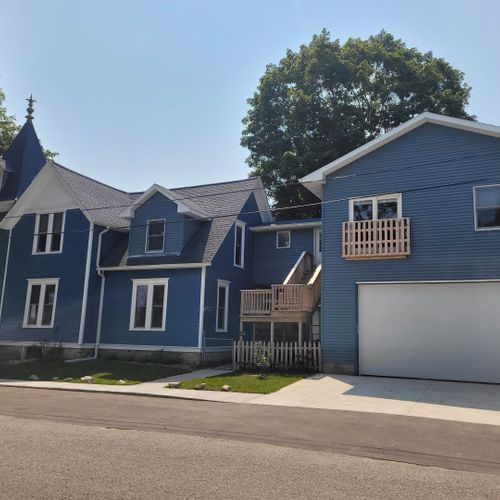 Overall:  the side of the house in summer. (note that the attached garage and the apartment above the garage are not available for guest usage. )