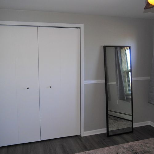 Bedroom #1 (main floor):  features a queen-size bed, dresser, nightstand, mirror, closet, ceiling fan, and a very nice lake view!