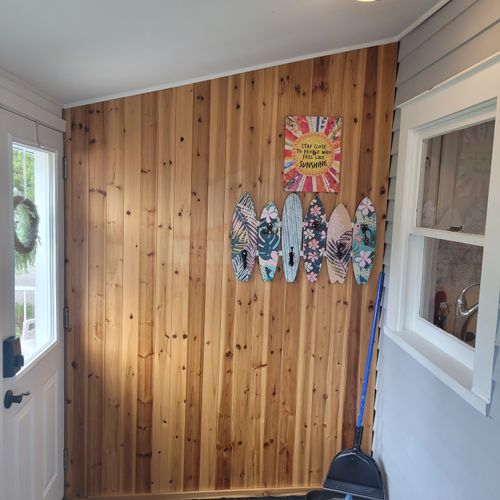 BACK PORCH:  The cottage has a very cute fully-enclosed back porch with a breakfast table.