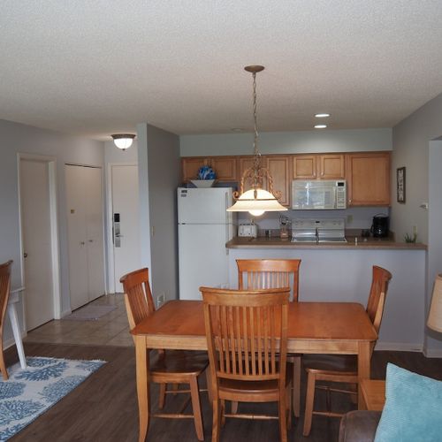 Dining area:  the condo has a convenient dining area between the kitchen and living room. There is seating for 4 adults.