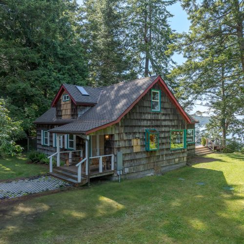West Beach Cottage is a storybook tale of island living when the telephone line was shared by all island residents and boating to town was common.