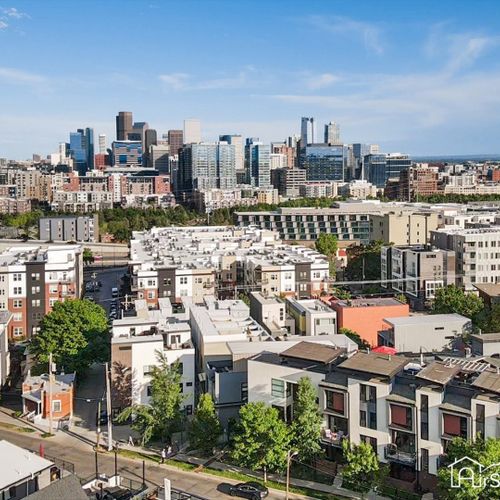 Just a 1-block walk to lohi shopping district with bars, restaurants, coffee shops, and more!