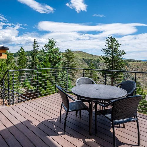 - share meals under the open sky at this round dining table with endless forest views
- surrounded by pines and perched high above the valley, every meal feels magical
- ideal for coffee at sunrise or dinners with the sunset as your backdrop