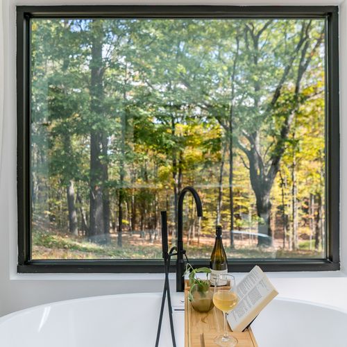 Picturesque views right from the tub.