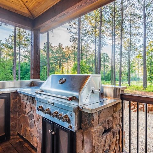 Gas grill available to all guests, propane is provided!