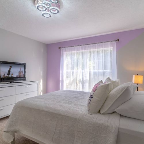 Queen Bedroom w/Flat Screen TV