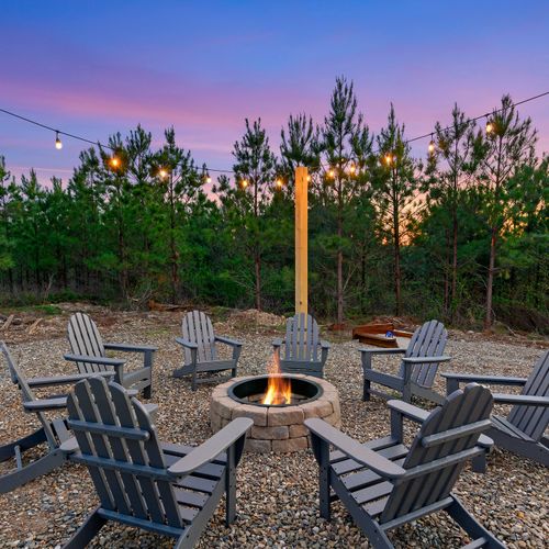 Equipped with a fire pit perfect for smores in the evenging!