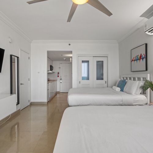 Indulge in this expansive oceanfront studio with ample sleeping space and direct access to breathtaking ocean panoramas.