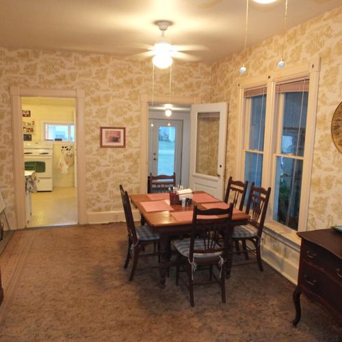 Dining area:  the cottage has a cute dining area with a dining table and seating for 6 adults.