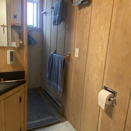 BATHROOM #2 (SECOND FLOOR):  Full bathroom on the second floor.