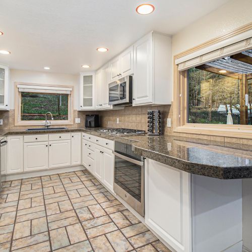 A space that says “let’s cook! ”—stylish, open, and full of charm.