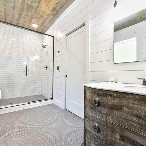 Another view of the Mater Bathroom.