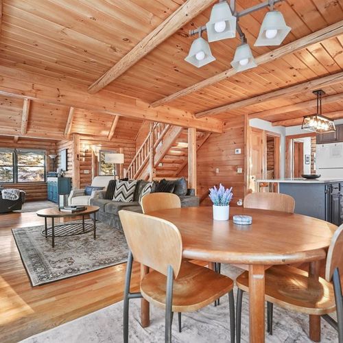 Dining area:  the home has a lovely dining area with seating for 4 adults.
