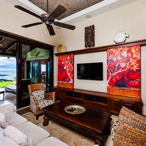 Spacious living room