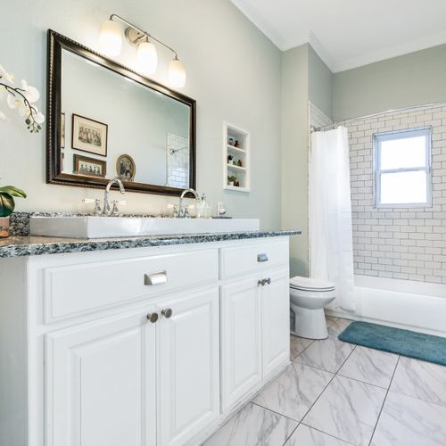 Full Bathroom
