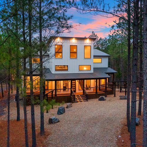 Come stay at Bourbon Basin, a modern getaway!