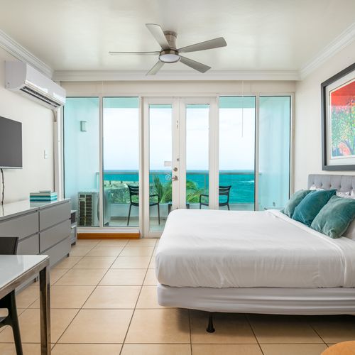 Wake up to the sound of waves! Luxurious King bed facing direct ocean views and private balcony access.