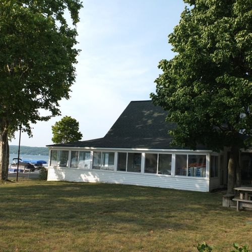 Exterior:  the cottage and the huge yard!