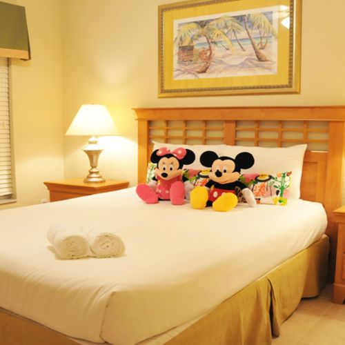 Queen bed with Mickey