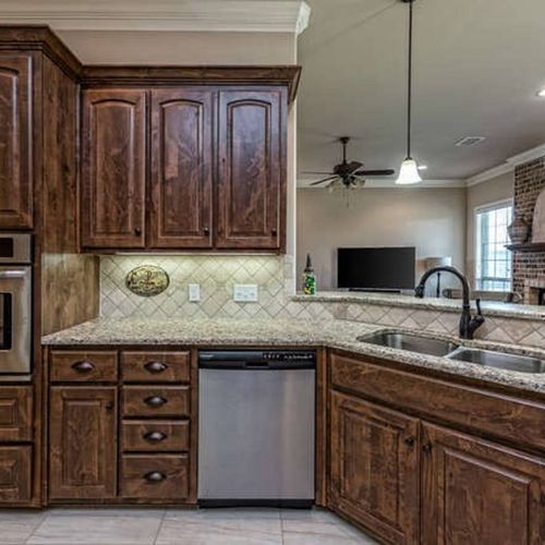 Full Kitchen with dishwasher