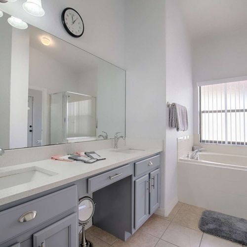 En-Suite Bath To King Master Bedroom - Garden Tub, Walk In Shower, Double Sinks & Pool Access