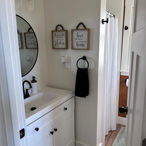 Vivian's cabin - bathroom