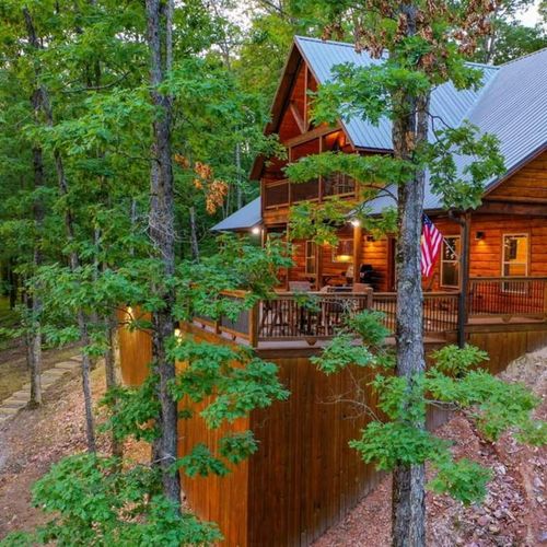 Mountain Dance Lodge - High-end luxury and MOUNTAIN TOP views- Sleeps 20