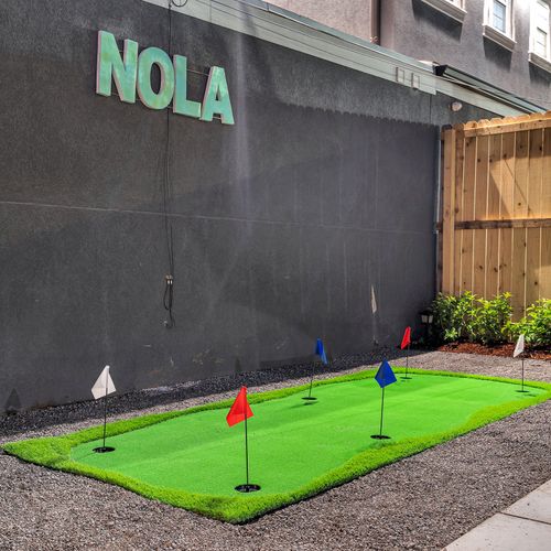 Enjoy a little friendly competition at our private mini putting green – perfect for relaxing afternoons in the heart of NOLA.