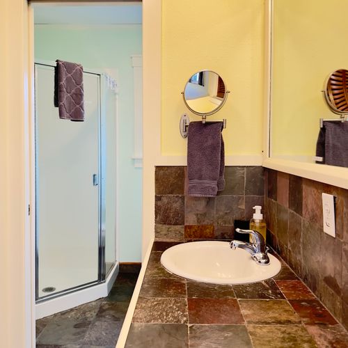 A spa-like refresh at the end of the day—hot shower, plush towels, and essentials like shampoo, body wash, and soap provided so you can relax right away.