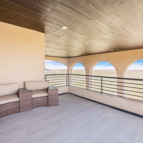 Upstairs balcony with panoramic views