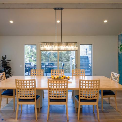 8-seater dining table perfect for brunch and dinner with your group