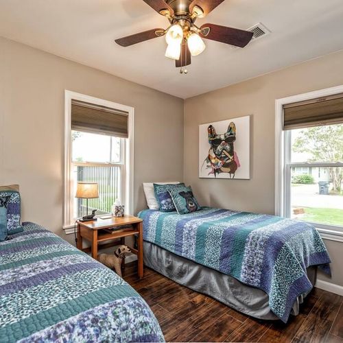 Bedroom #2 with 2 twin beds