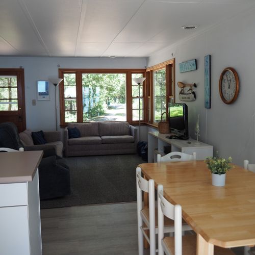 Dining area:  the cottage has a lovely dining area with great views of the lake and seating for 6 adults.