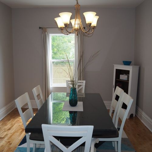 Dining room:  sailor's delight features a large and lovely dining room with a dining table and chairs for 6 adults.